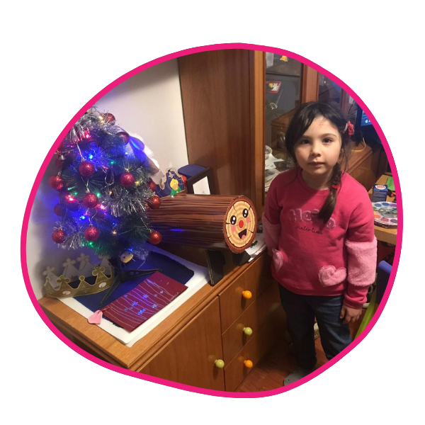 Julio Quesada junto a su hija Camila Rebecca Quesada Sidorkevich y su madre Dasha Sidorkevich en navidad